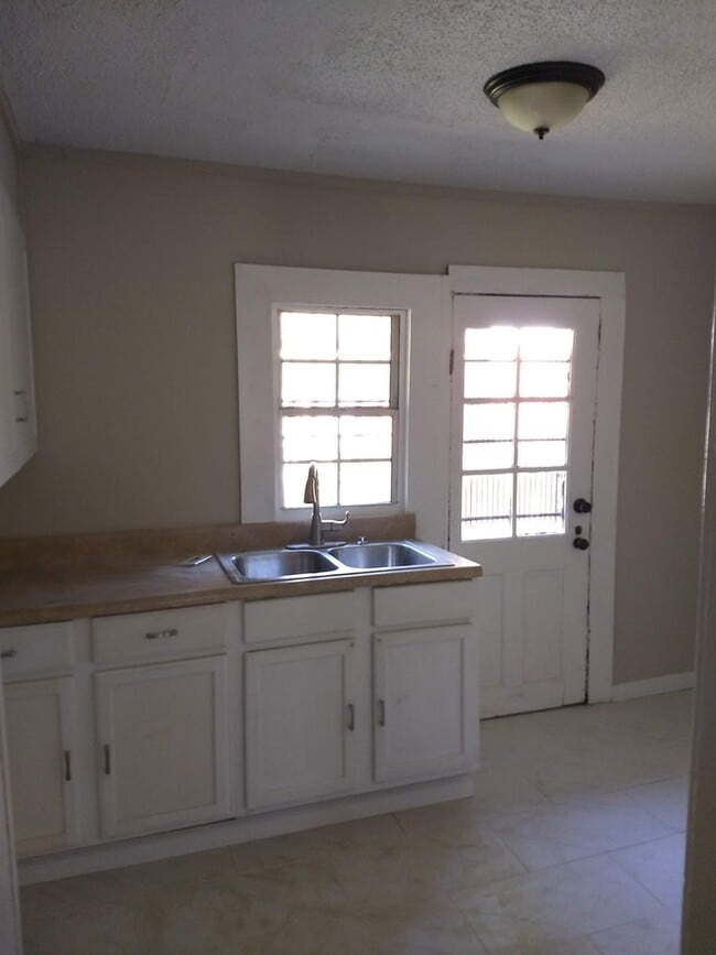 Photo - 481 Marianna St