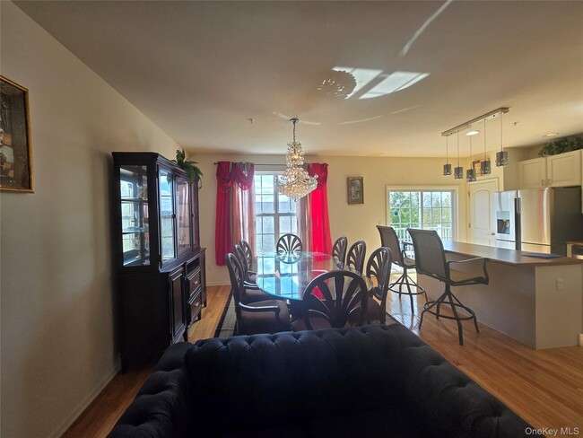 Photo - 913 Hawthorn Way