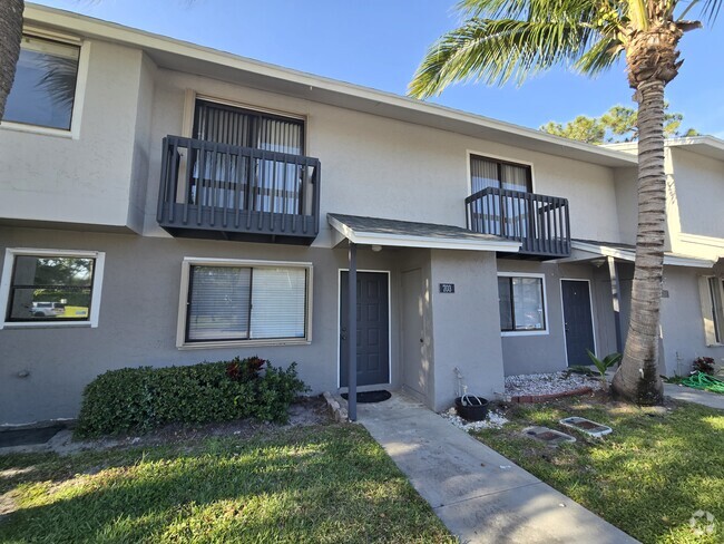 Building Photo - 703 Riverside Dr Rental
