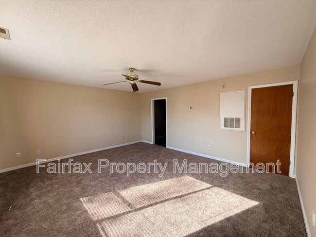 Building Photo - 1309 Hudson Ave Unit C7