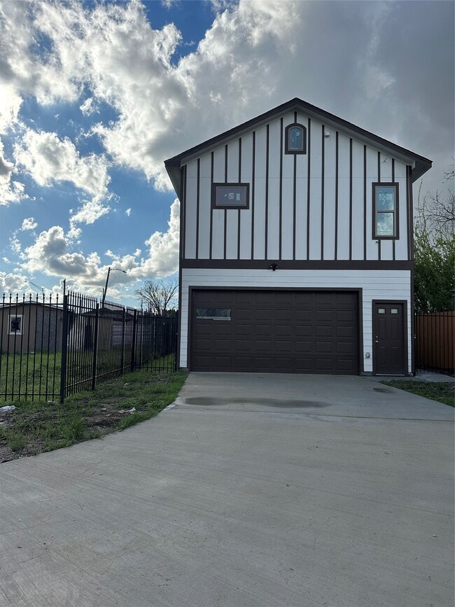 Photo - 8321 Coma St