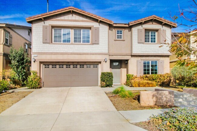 4/3 Two-Story Model Estate for Lease in Fo... - 4/3 Two-Story Model Estate for Lease in Fo... House