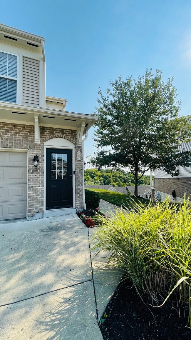 Photo - 422 Breezewood Ct Unidad 305