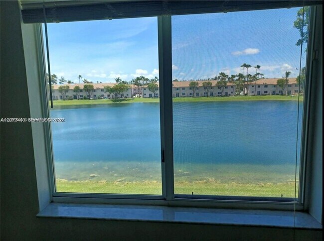 1270 SE 26th St Unit 205