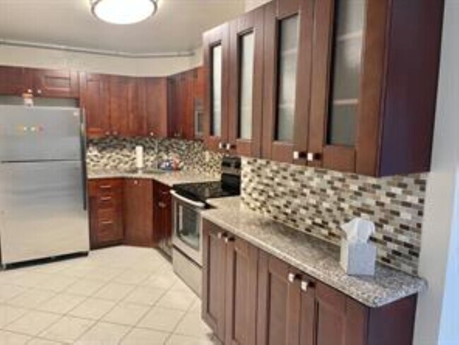 Building Photo - 140 NE 19th Ct Unit 101E