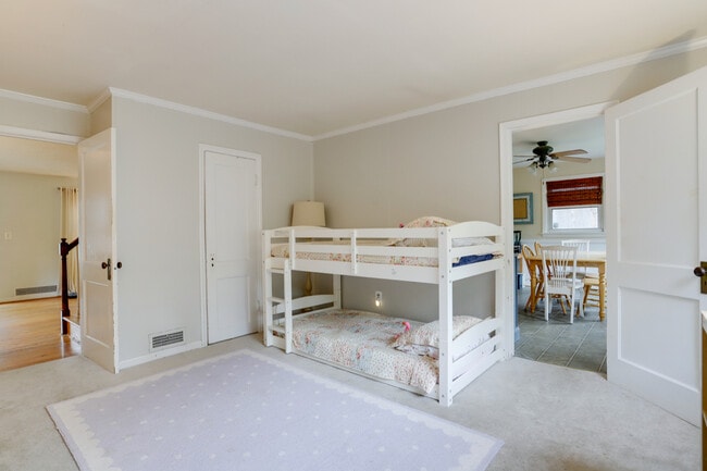 Photo - 5724 Euclid St