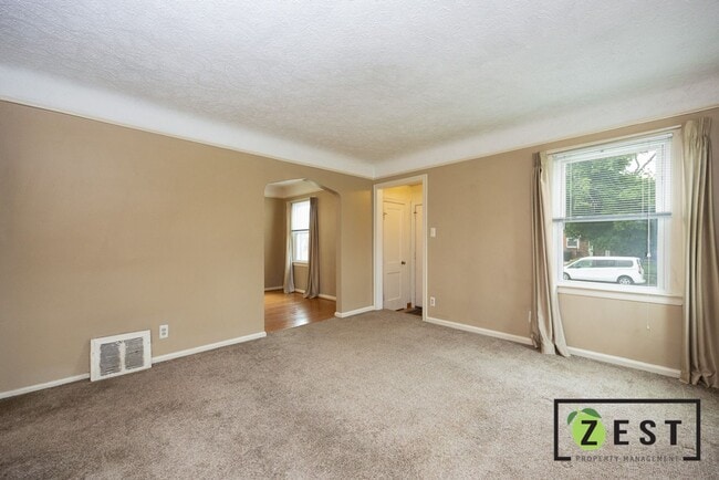 Photo - OPEN HOUSE WEDNESDAY DECEMBER 3RD 3-3:30PM Amazing 3 Bedroom 1 Bathroom - $1,375.00