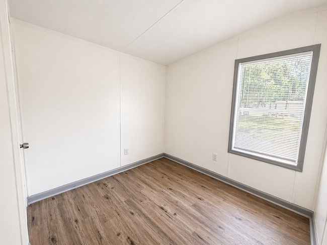 Photo - Freshly Updated Single-Wide in Quiet Community! Unidad 04