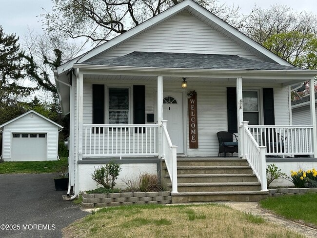 Building Photo - 678 Buttonwood Ave