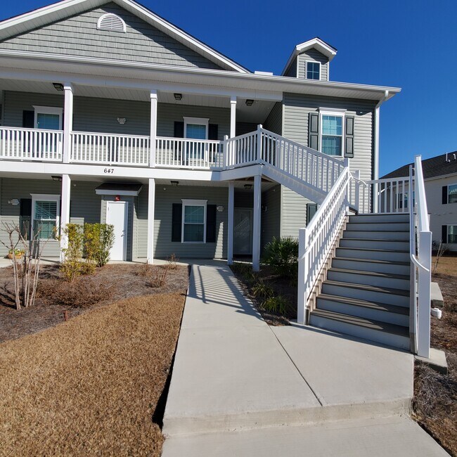 Front Entrance 1st Floor - 647 Sunnyside Dr Condo Unit 102