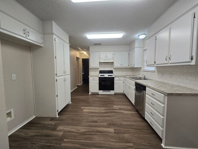 Photo - Charming 2-Bedroom Home with Modern Touches