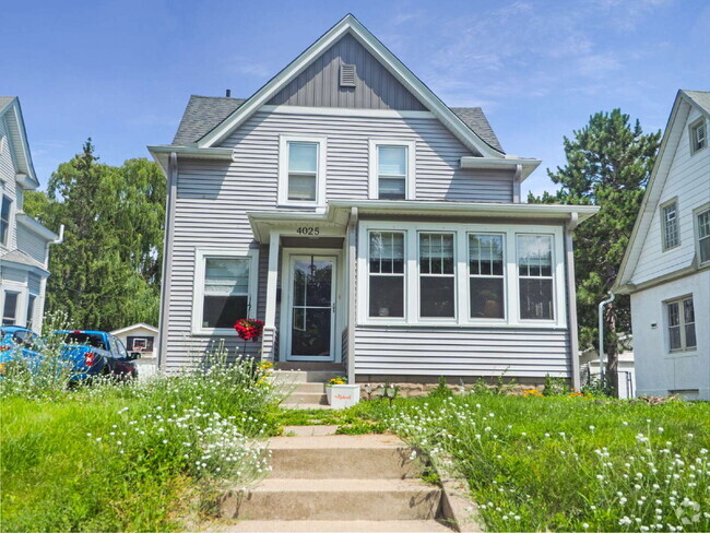 Building Photo - Charming 3 bedroom home in Uptown. Pets We...