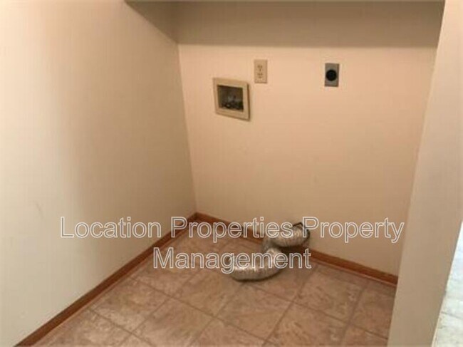 Photo - 945 Homewood St