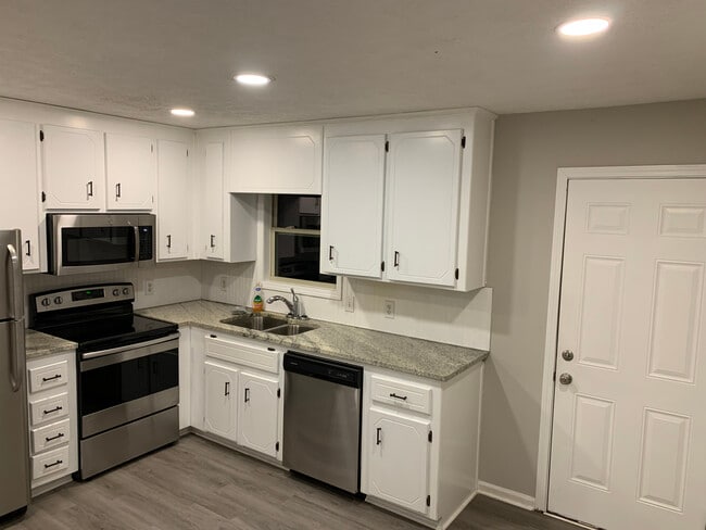 Eat-in Kitchen - 1209 Old Magnolia Way Casa Adosada