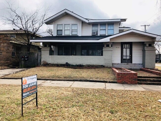 Building Photo - 2 bedrooms with sunroom, 1 bath , spacious... Rental