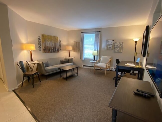 Photo - Cresent NE Apartments Unit #3