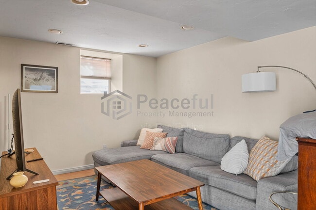 Photo - 322 E 6th Ave