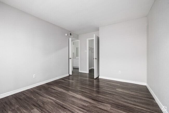 1BR, 1BA - 710SF - Bedroom