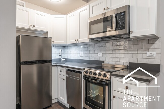 Photo - 640 W Wrightwood Ave Unit 108