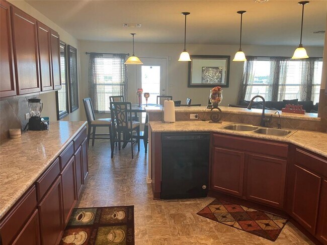 Photo - 4410 King's Canyon Dr