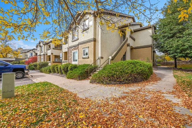 Building Photo - $1,900, 3-bed, 2-bath, located in Colorado... Unit Apt 203