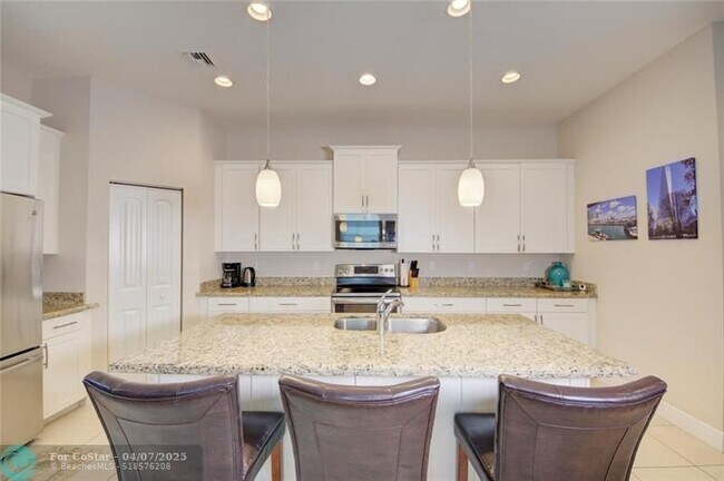 Photo - 495 NE Abaca Way