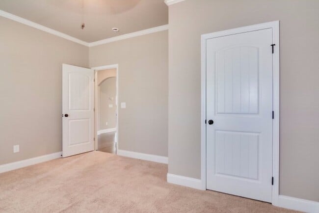 Photo - 260 Wentworth Pl