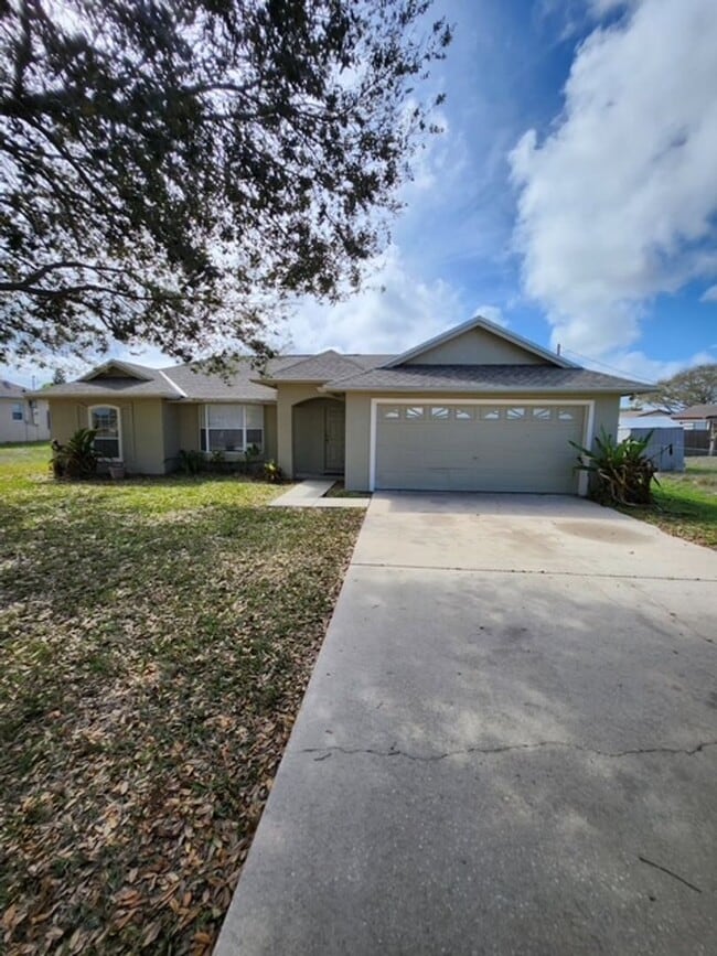 Building Photo - UPDATEED 3 BEDROOM 2 CAR GARAGE HOME WITH LARGE BACK YARD!