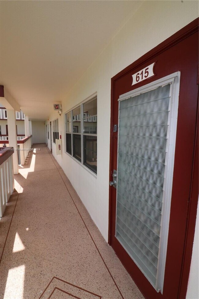 Photo - 615 Fanshaw N Unit O