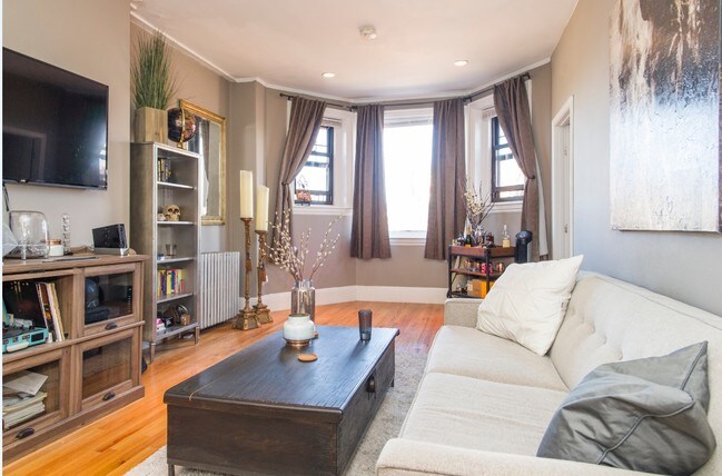 Photo - 270 Newbury Street