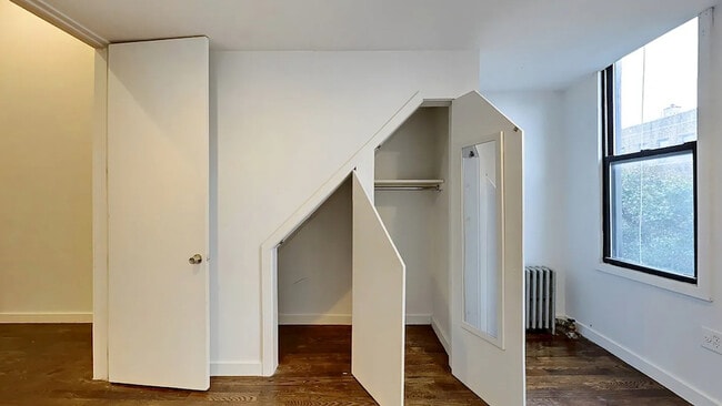 Photo - 886 Franklin Ave