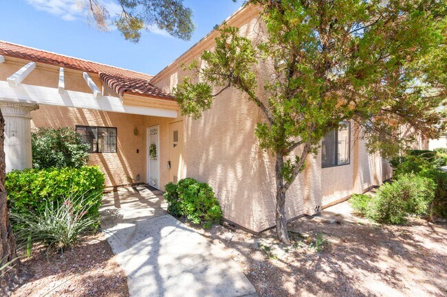 Photo - 1 MONTH FREE!!! 2 BEDROOM SINGLE STORY TOWNHOME 55+ COMMUNITY