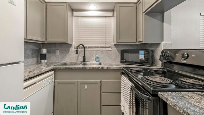 Building Photo - 5331 Beverly Hill St Rental