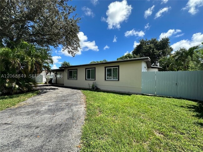 Building Photo - 3101 SW 102nd Ave