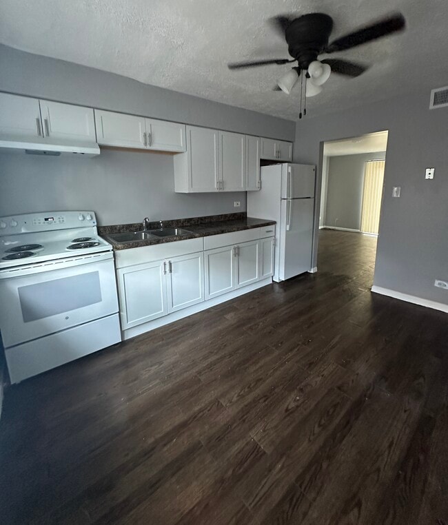 Photo - 14513 S Richmond Ave Apartments Unit 4
