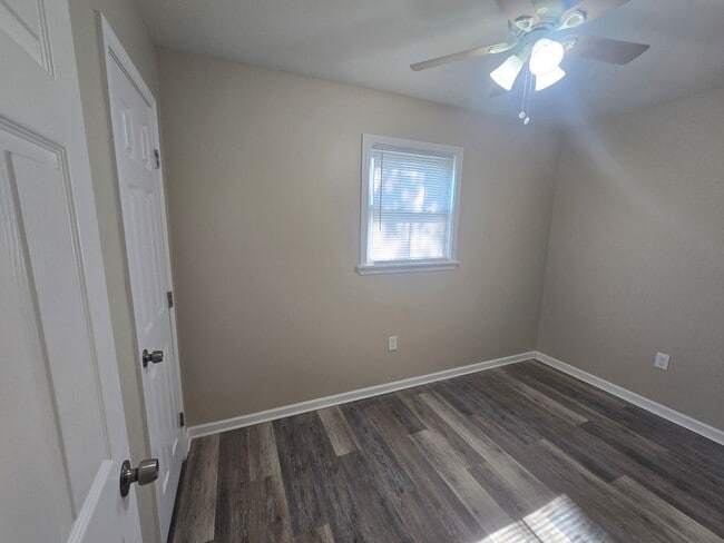 Photo - Single Family Home 6 Bedroom 2 Baths