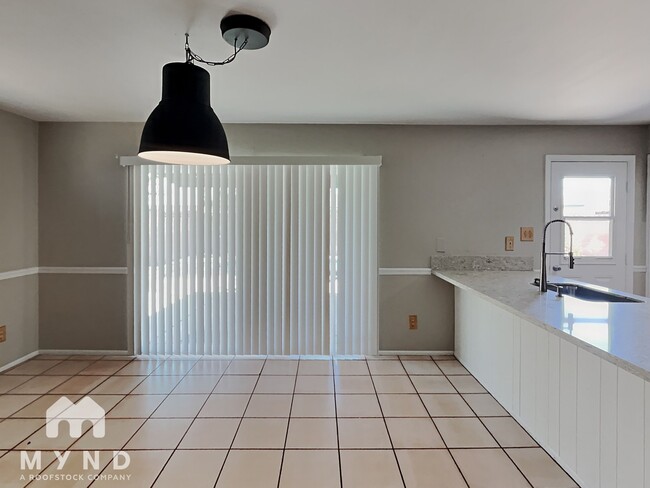 Photo - 537 E Laguna Dr