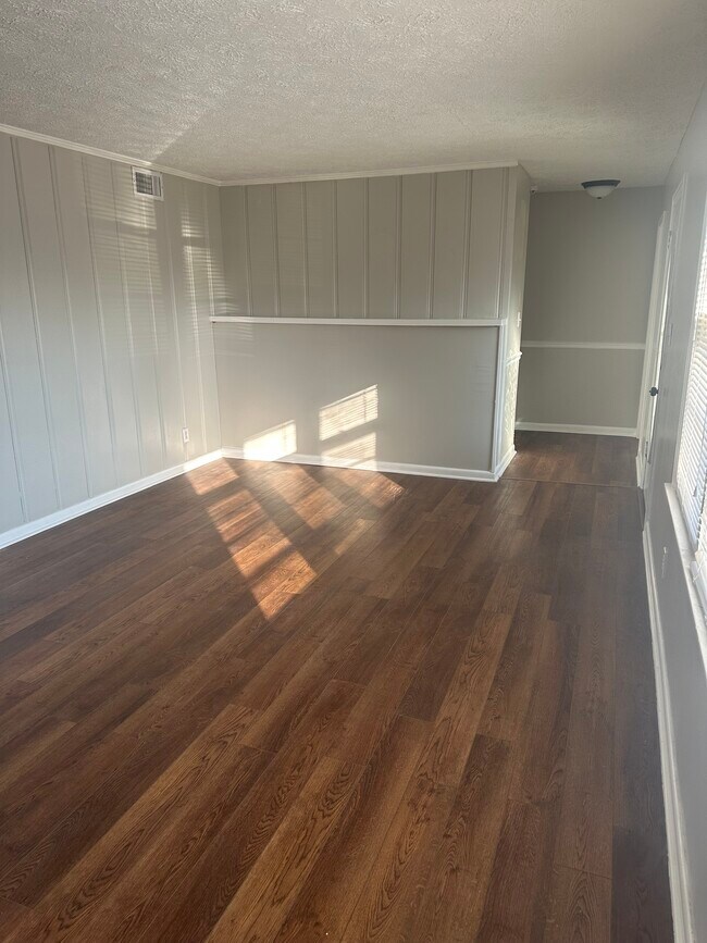 Photo - 205 Mc Crary Dr