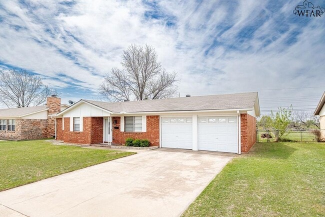 Building Photo - 4024 Hooper Dr