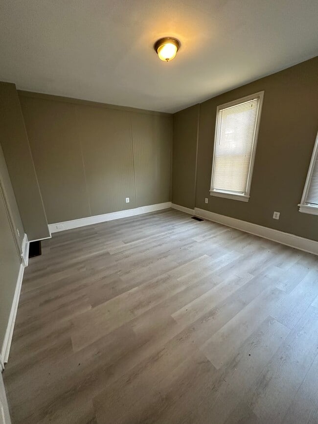 Photo - 200 W Union St