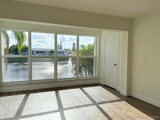 Building Photo - 1340 NW 18th Ave Unit 202