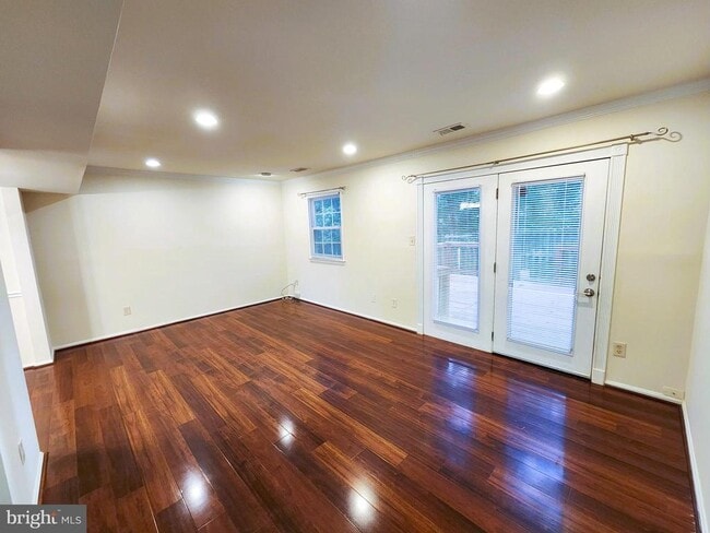 Photo - 2077 Pilgrim Dr