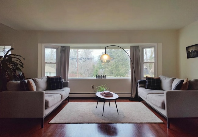 Photo - 184 Finmor Dr