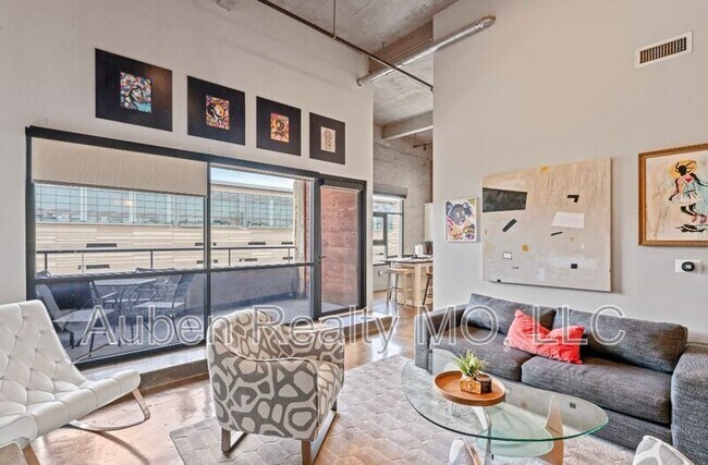 Photo - 360 W Pershing Rd Unit 330