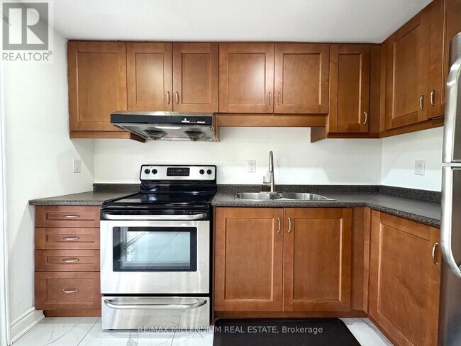 Photo - 41 Stoneylake Ave