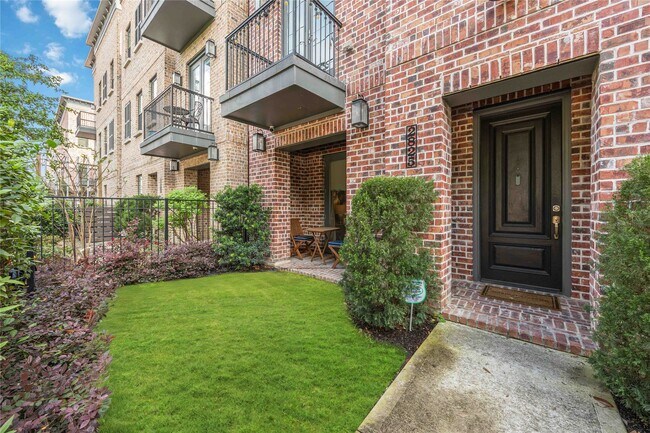 Photo - 2825 Hicks St