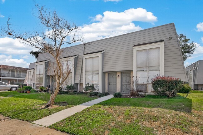 Photo - 5929 Queensloch Dr Unit 118