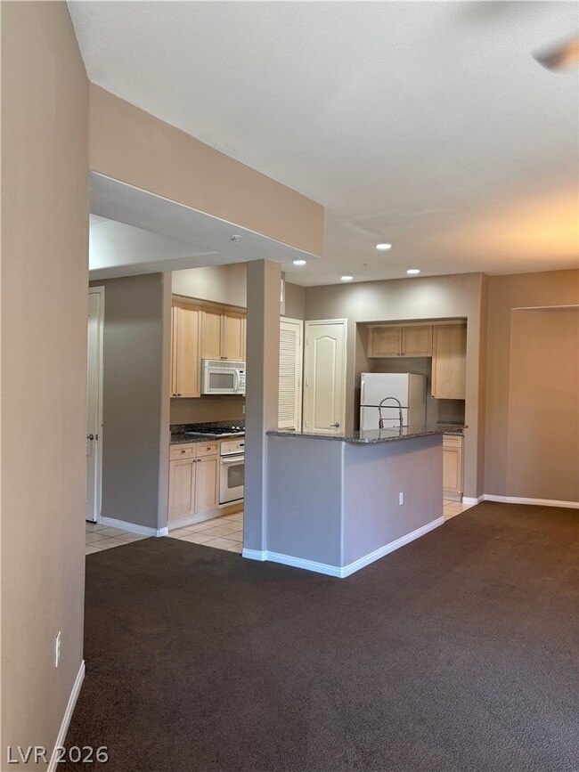 Building Photo - 38 E Serene Ave Unit 221