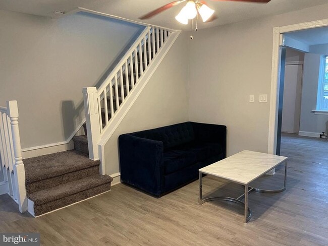 Photo - 532 E Mayland St