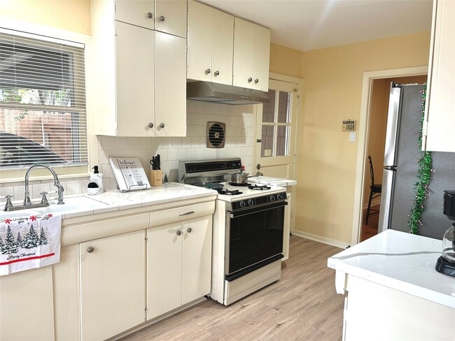 Photo - 4046 Woodfin St